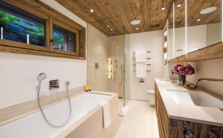 Chalet Les Etrennes, Verbier, Bathroom 3